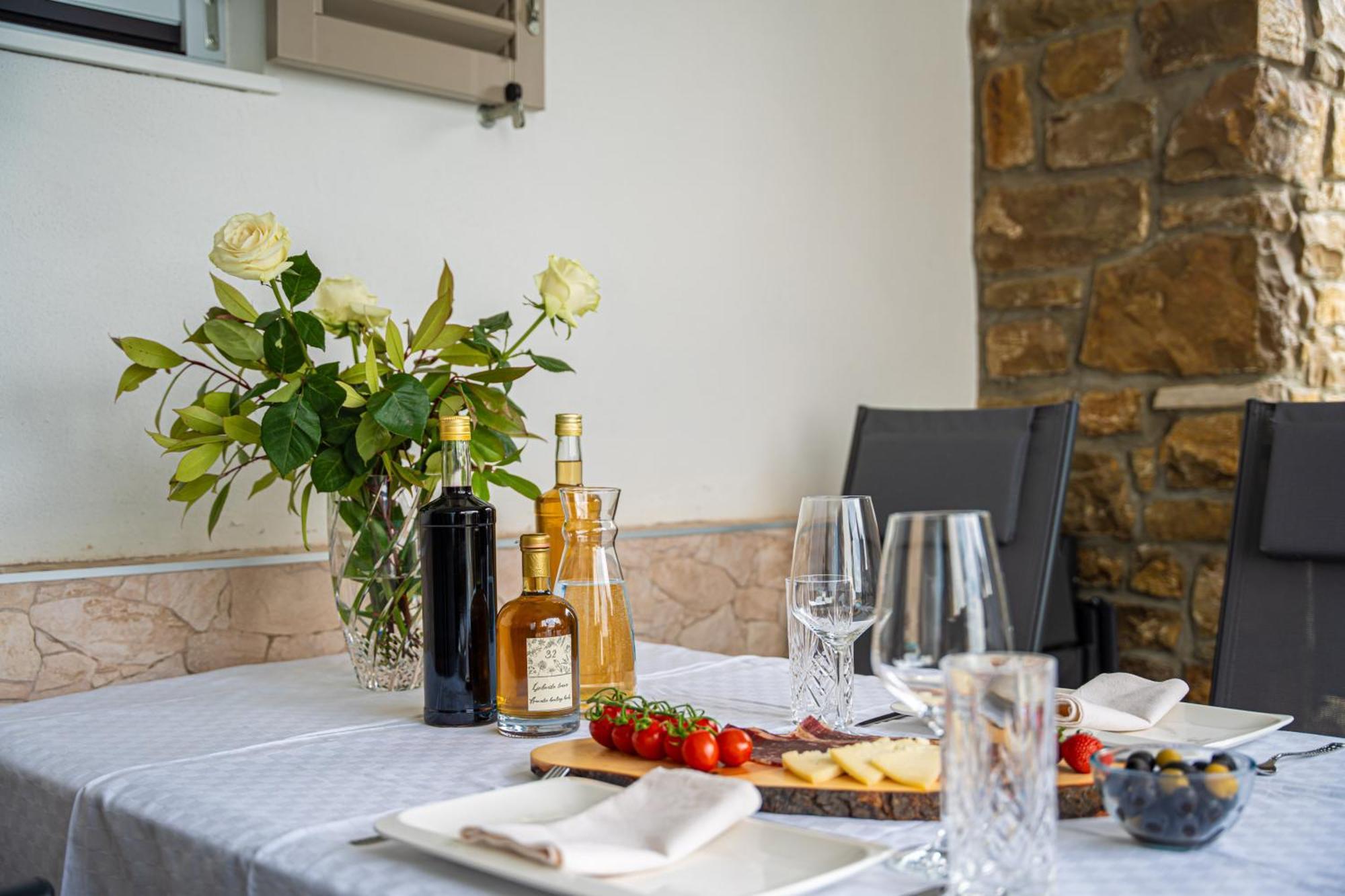 Holiday Home Belveder Motovun With Heated Pool Livade Екстериор снимка